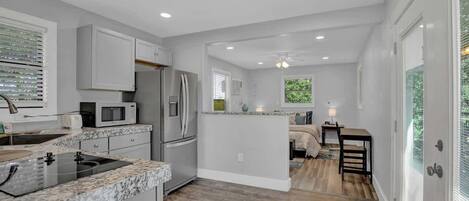 Fridge, microwave, stovetop, dishwasher