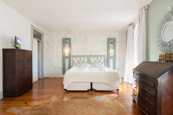 1 bedroom, iron/ironing board, travel cot, WiFi