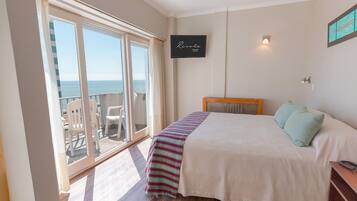 Penthouse superior | Escritorio, espacio para trabajar con laptop y cortinas blackout