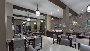 Colazione a buffet inclusa, servita tutte le mattine 