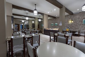 Free daily buffet breakfast - Gran Hotel Rivoli (Mar del Plata)