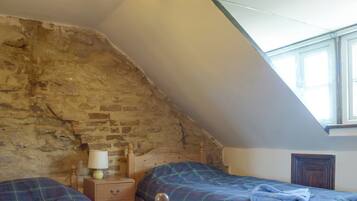 7 bedrooms, free WiFi, bed sheets