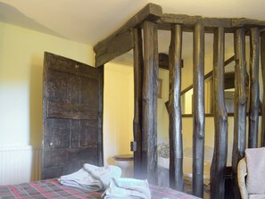 7 makuuhuonetta, ilmainen Wi-Fi, vuodevaatteet