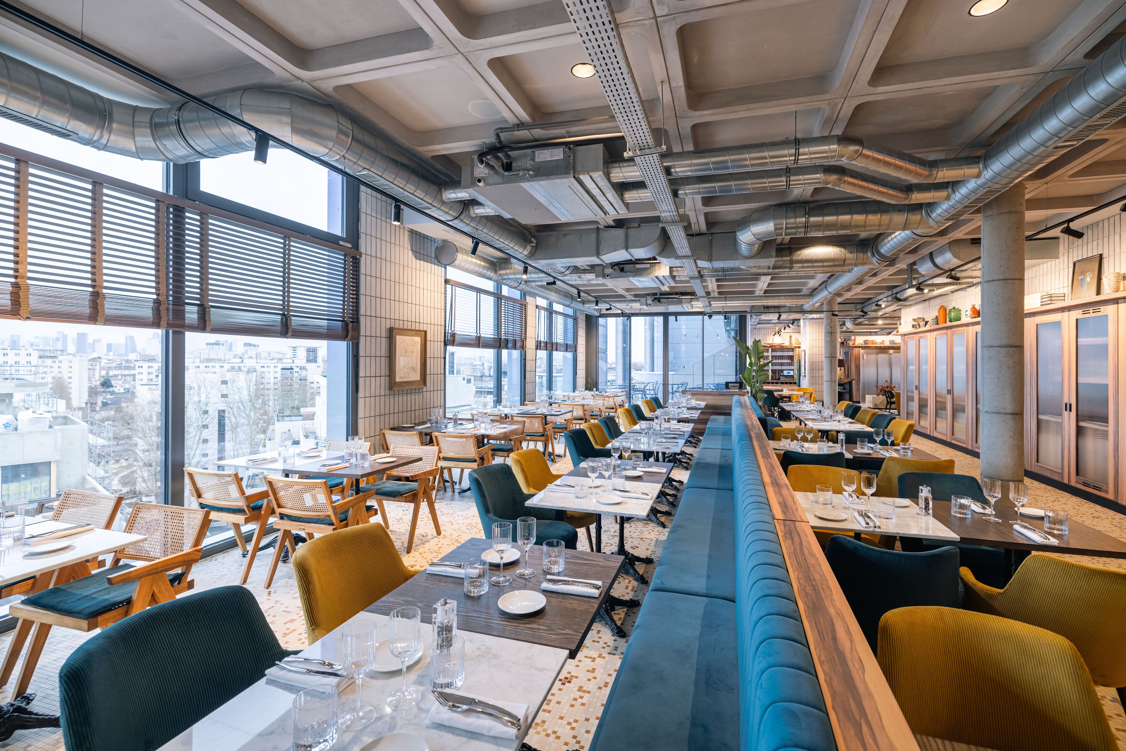 Serveert ontbijt, lunch en diner