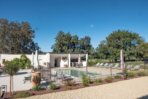 Outdoor pool - Charming cottage 2/4 people in a quiet area with outdoor swimming pool and spa (Eygalières)