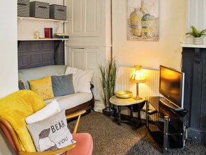 Living area - A cosy retreat within a substantial Georgian manor house. (Tenbury Wells)