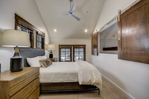 3 bedrooms, travel cot, WiFi, bed sheets