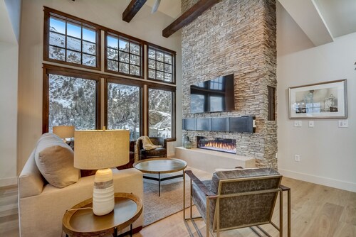 NEW, Majestic Mountain Manor - ski-in/out to Snowbird