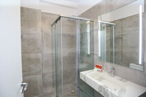 Comfort Twin Room | Bathroom - REGINA GARDEN VLORE (Vlorë)