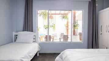 6 bedrooms, iron/ironing board, internet