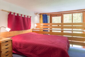 1 bedroom, WiFi - travelski home classic - Résidence Aiguille Grive - 2 pièces 6 personnes duplex n°201 (Les Arcs)