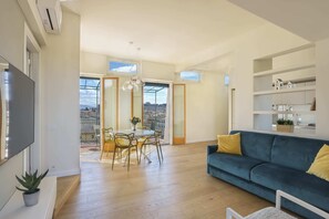 Basic-Apartment, Mehrere Betten | Wohnzimmer