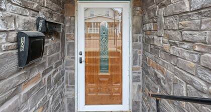 Spacious Retreat - 3 BR + Parking- German Village