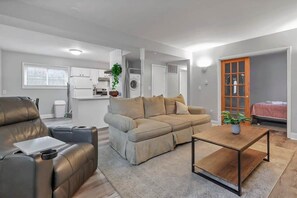 Televisión y oficina 