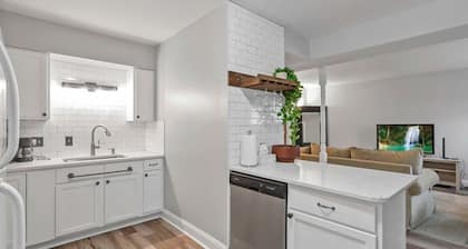 Spacious Retreat - 3 BR + Parking- German Village