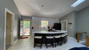 冰箱、微波炉、烤箱、炉灶