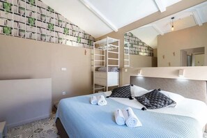 1 bedroom, iron/ironing board, travel cot, WiFi