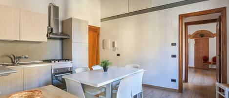 Basic Apartment, Multiple Beds | Private kitchen | Fridge, oven, stovetop, dishwasher