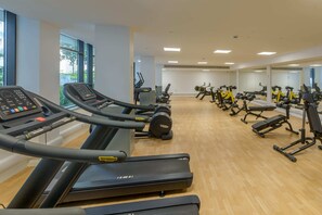 Appartement, plusieurs lits, vue mer | Salle de remise en forme