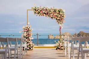Outdoor banquet area - Beautiful Jr. Suite with Ocean View (Cabo San Lucas)