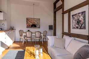 Fernseher, Bücher, Stereoanlage