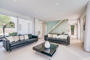 TV, ping pong - Modern house Margalida near sea in Alcudia (Alcúdia)