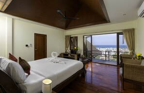 7 chambres, coffres-forts dans les chambres, bureau