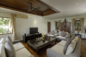 Fernseher, Videospiele, DVD-Player, Bücher