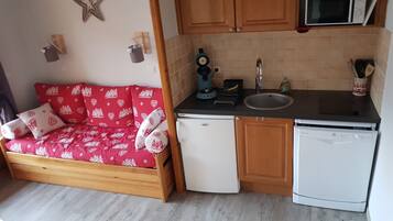 Kühlschrank, Mikrowelle, Ofen, Herdplatte