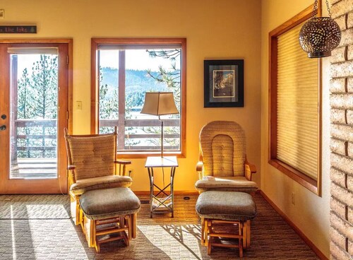 Large 3-story LAKE VIEW 4 bedrooms (all masters) & 5 bath Boat Slip & Marina