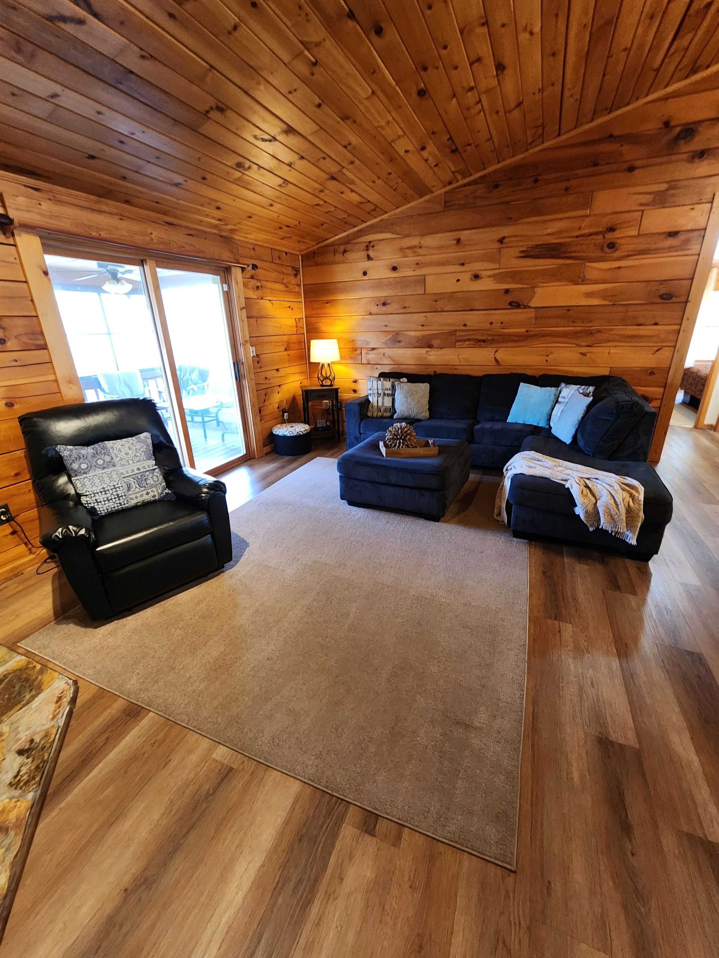 Een smart-tv en een open haard