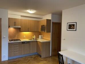 Apartment | Eigene Küche | Kühlschrank, Mikrowelle, Herdplatte, Geschirrspüler
