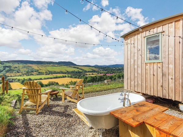 Property grounds - Woodside Hut 1 - UK36105 (Strathpeffer)