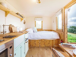 1 bedroom, free WiFi, bed sheets - Woodside Hut 1 - UK36105 (Strathpeffer)