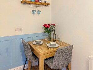 Dining - 1 bedroom accommodation in Portpatrick (Portpatrick)