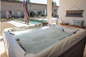 Terrace/patio - Charming 2/4-person gîte in a quiet location with outdoor pool and spa (Eygalières)