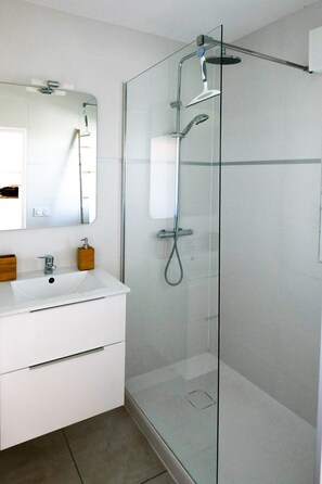 تجهيزات دش، مجففات شعر، مناشف