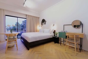 Suite, 1 slaapkamer | Een kluis op de kamer, een bureau, een laptopwerkplek