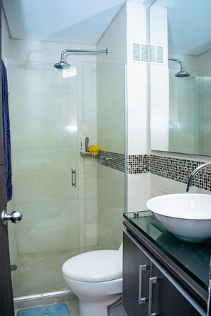 Dusche, Handtücher, Seife, Shampoo