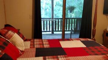 Klassieke kamer, 1 kingsize bed, uitzicht op bergen | Een strijkplank/strijkijzer, gratis wifi, rolstoeltoegang