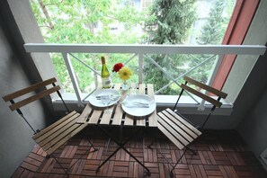 Dining - PeoWhistler-1 Bdrm + Sofabed mtn view in DeerLodge (Whistler)