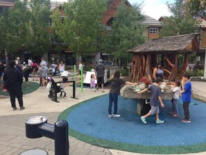 Children’s area - PeoWhistler-1 Bdrm + Sofabed mtn view in DeerLodge (Whistler)