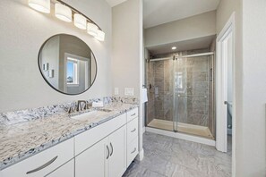 Combined shower/bathtub, towels, soap, toilet paper - Great White Shack | 120 ft to the beach | Private Pool, Hot tub (Virginia Beach)