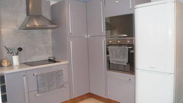 Family Cottage, Private Bathroom, Garden View (A l'orée du bois) | Shared kitchen