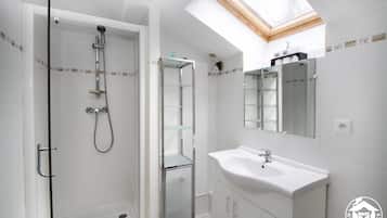 Family Cottage, Private Bathroom, Garden View (A l'orée du bois) | Bathroom