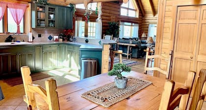 Cowboy Cabin in the Mountains - Quiet Getaway