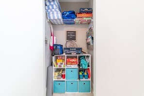 Game room - The Hideaway - Four beach cruiser bikes included! (Hilton Head Island)