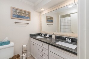 Combined shower/tub, hair dryer, towels - The Hideaway - Four beach cruiser bikes included! (Hilton Head Island)