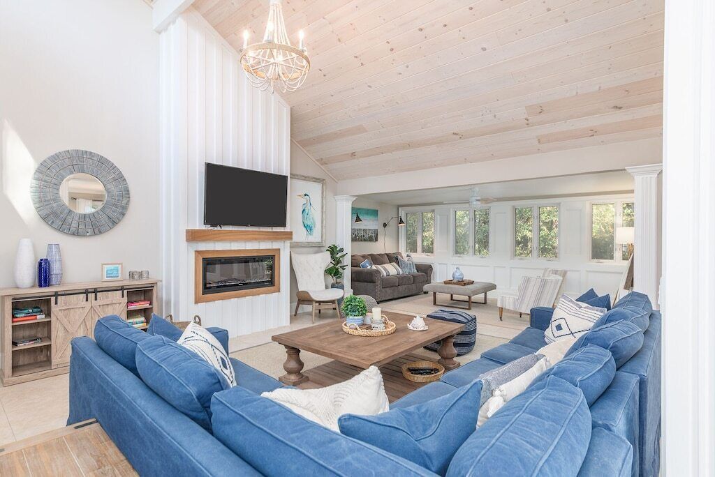 Smart TV, fireplace, books