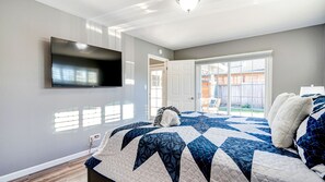 3 bedrooms, iron/ironing board, travel crib, WiFi - Home near Sonoma w/ heated pool (Santa Rosa)